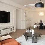 Eastern Hub - Bund Branch French Romantic Designer With City Views, Close To The Bund And Xintiandi, With Three Bedrooms And Floor-To-Ceiling Windows
