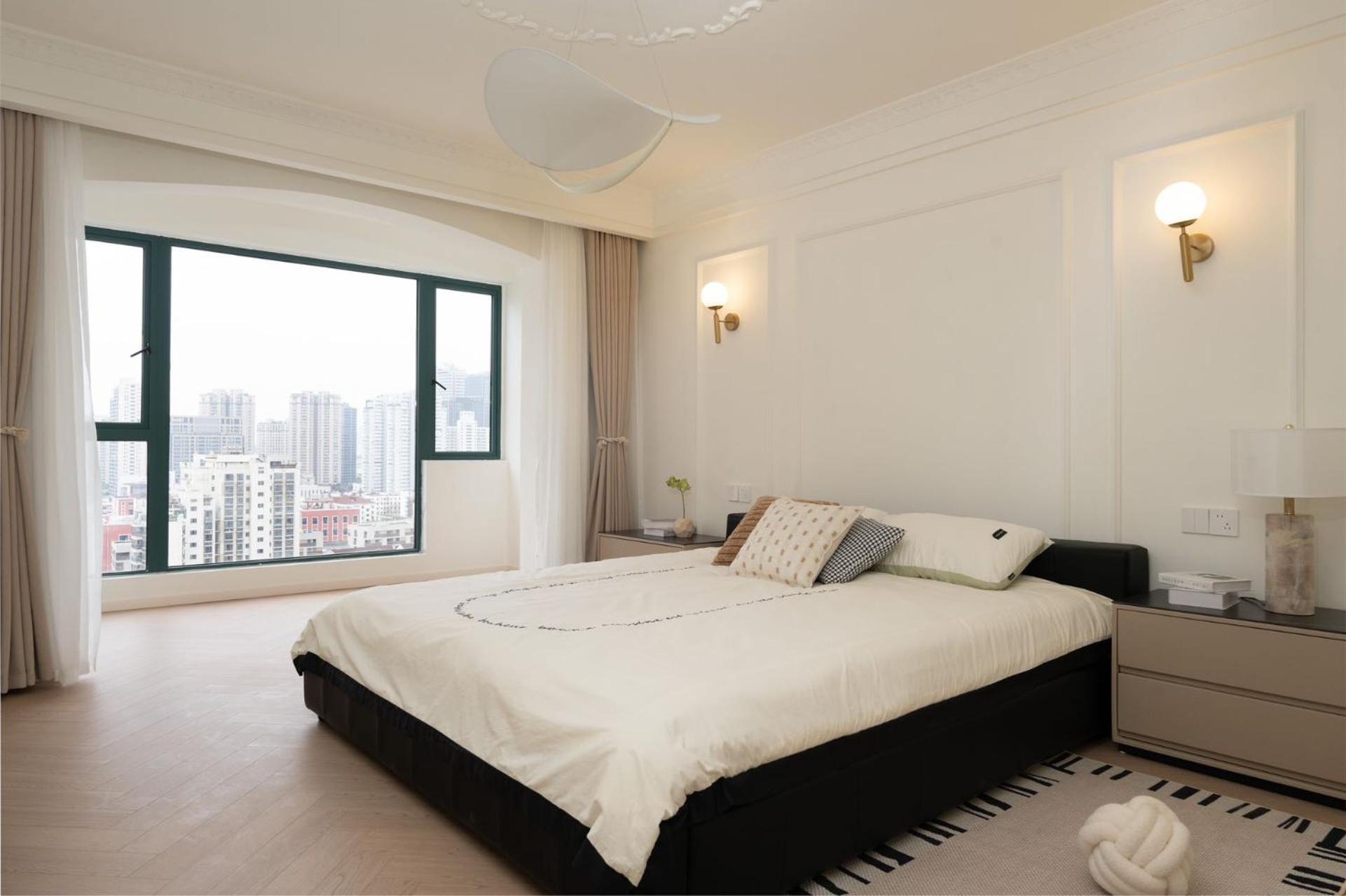 Eastern Hub - Bund Branch French Romantic Designer With Views, Close To The Bund And Xintiandi, With Three Bedrooms And Floor-to-ceiling Windows *