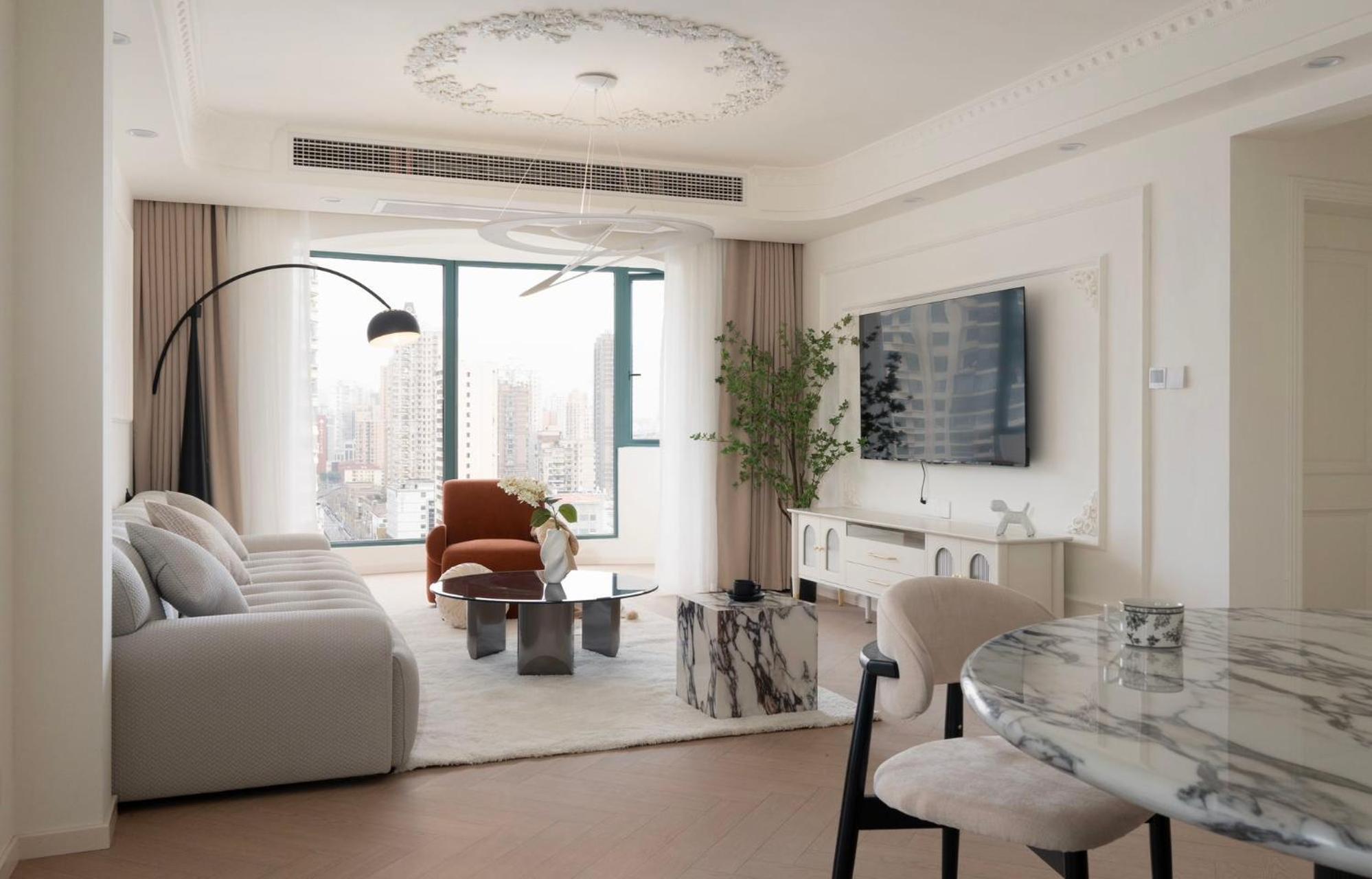 Eastern Hub - Bund Branch French Romantic Designer With Views, Close To The Bund And Xintiandi, With Three Bedrooms And Floor-to-ceiling Windows