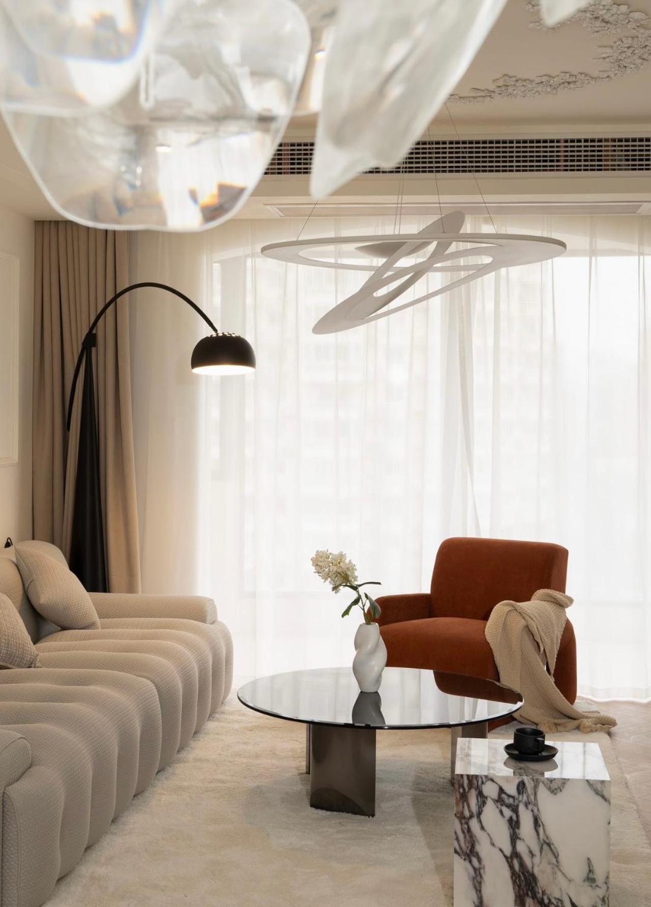 Eastern Hub - Bund Branch French Romantic Designer With Views, Close To The Bund And Xintiandi, With Three Bedrooms And Floor-to-ceiling Windows
