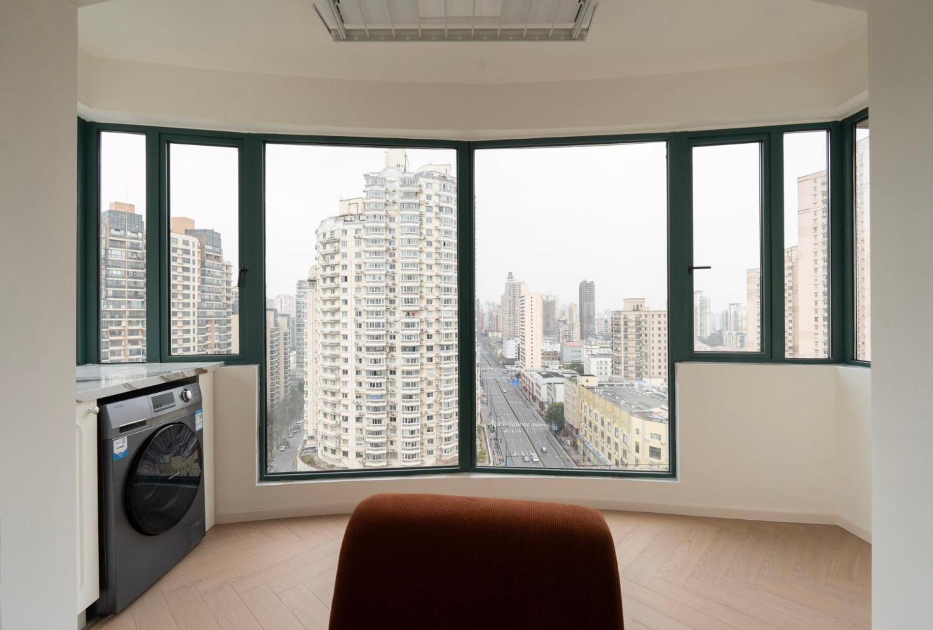 Apartment Eastern Hub - Bund Branch French Romantic Designer With Views, Close To The Bund And Xintiandi, With Three Bedrooms And Floor-to-ceiling Windows Shanghai