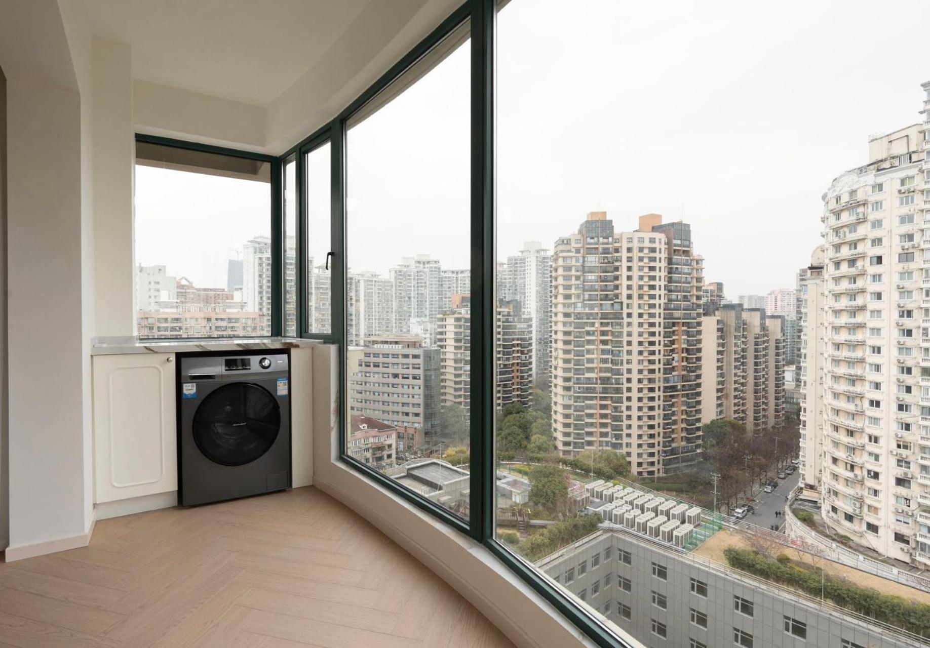 Eastern Hub - Bund Branch French Romantic Designer With Views, Close To The Bund And Xintiandi, With Three Bedrooms And Floor-to-ceiling Windows *