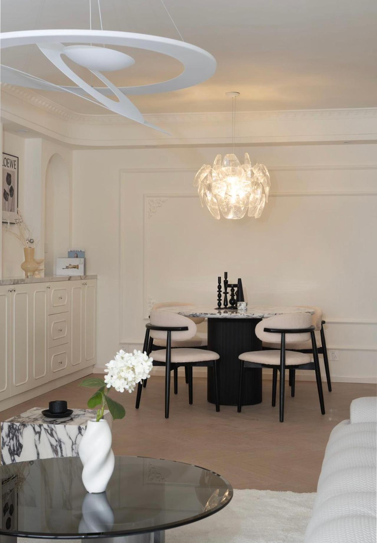 Eastern Hub - Bund Branch French Romantic Designer With Views, Close To The Bund And Xintiandi, With Three Bedrooms And Floor-to-ceiling Windows *